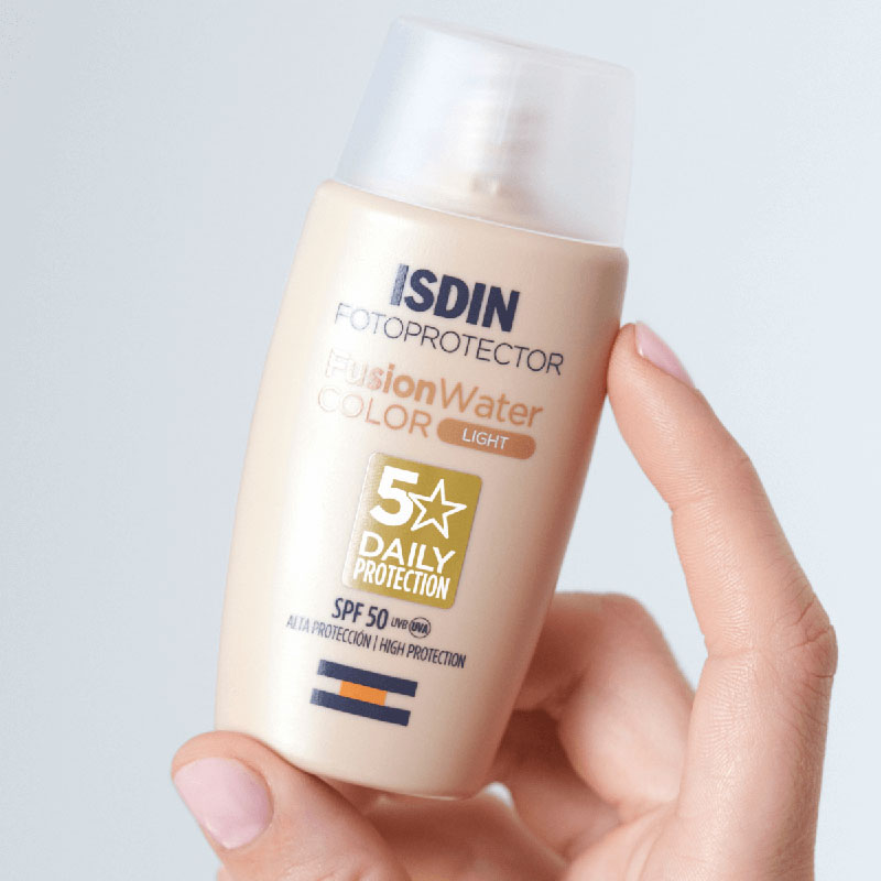 فلوئید ضد آفتاب فیوژن واتر SPF50 بژ روشن مناسب پوست مختلط و چرب ایزدین 50 میل