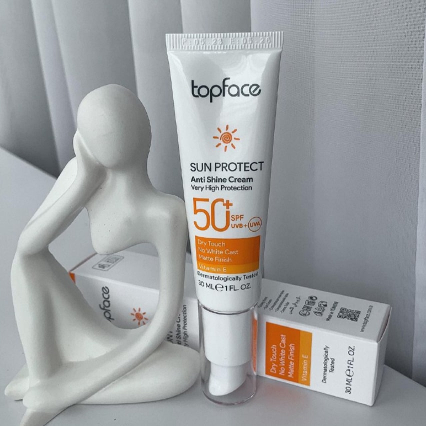 کرم ضدآفتاب بی‌رنگ SPF50 مناسب انواع پوست تاپ فیس 30 میل